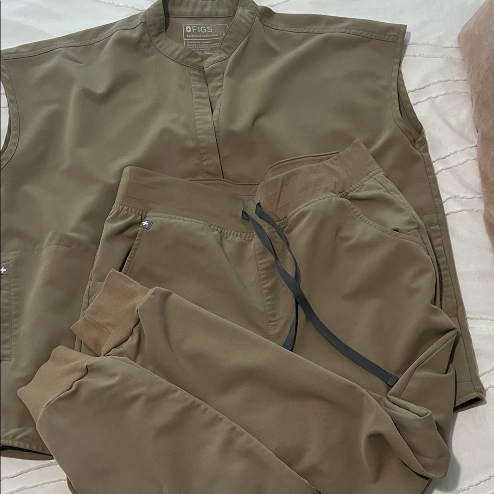 FIGS RAFAELA TOP AND JOGGER KHAHI  Set